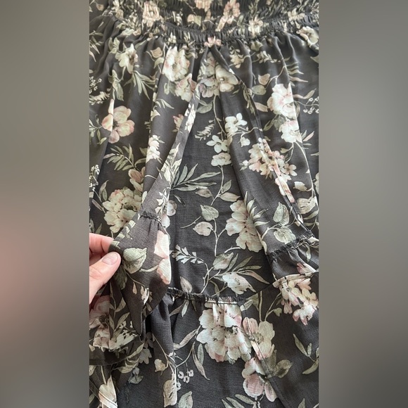 Torrid Smocked Chiffon Tunic Gray Floral Boho Size 2 - Picture 10 of 10